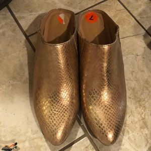 gold dress shoes